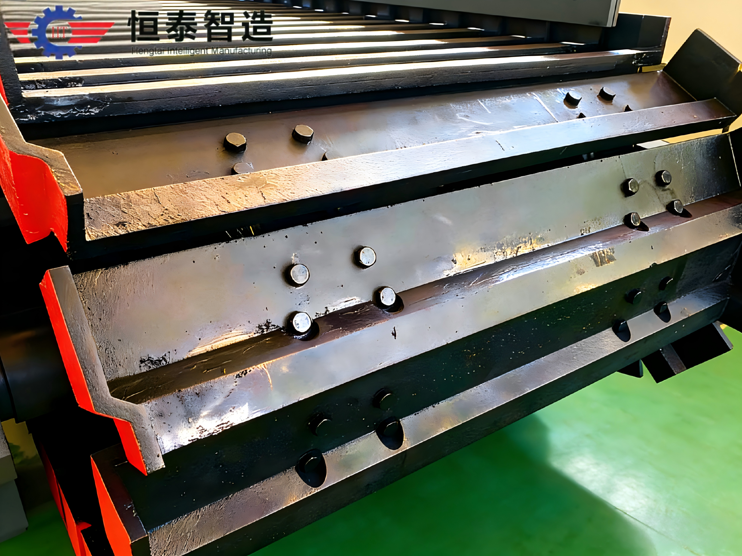 Heavy Duty Apron Feeder - Overall Appearance View