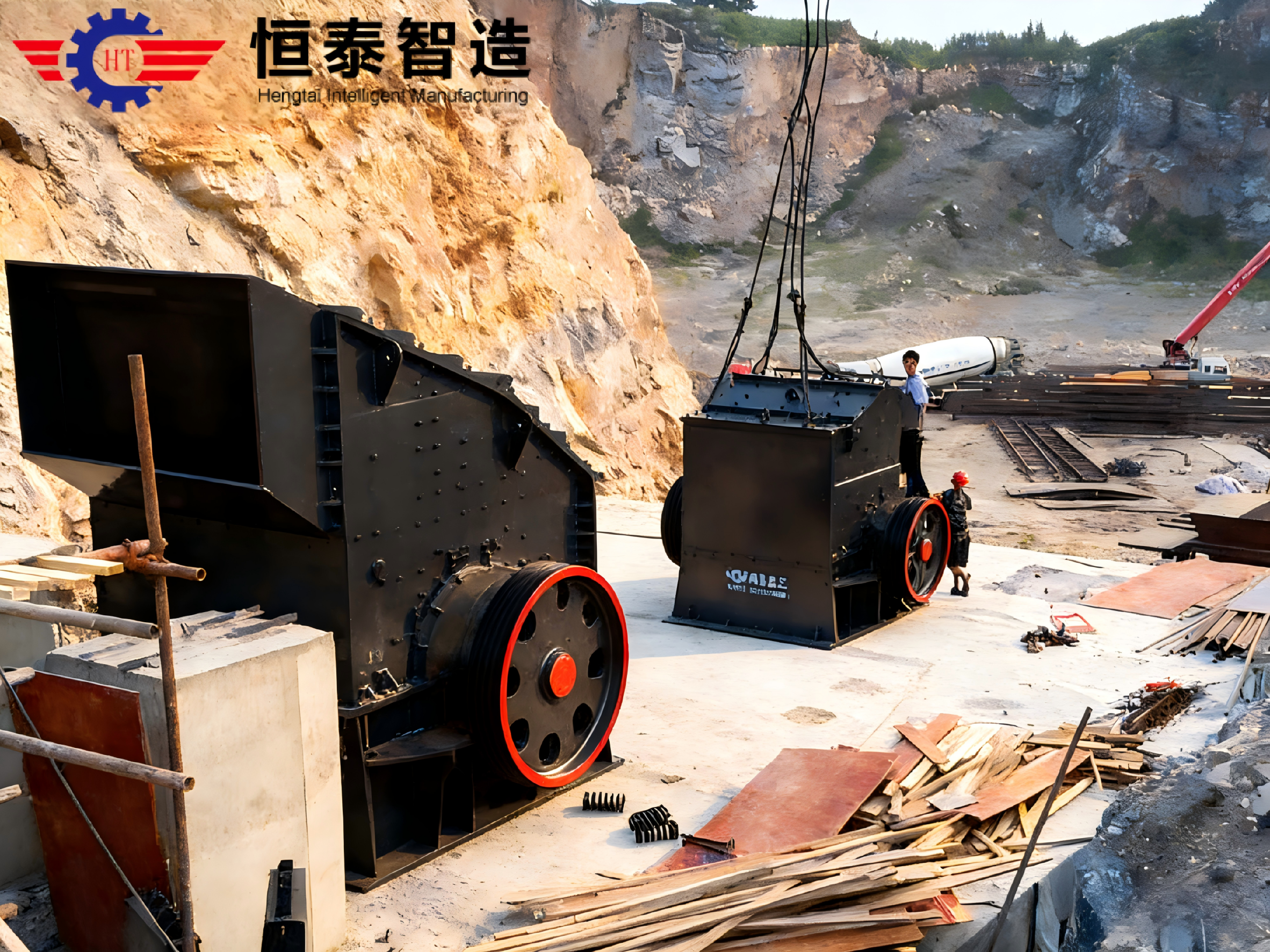 PCZ series heavy hammer crusher - Large feed material crushing scene